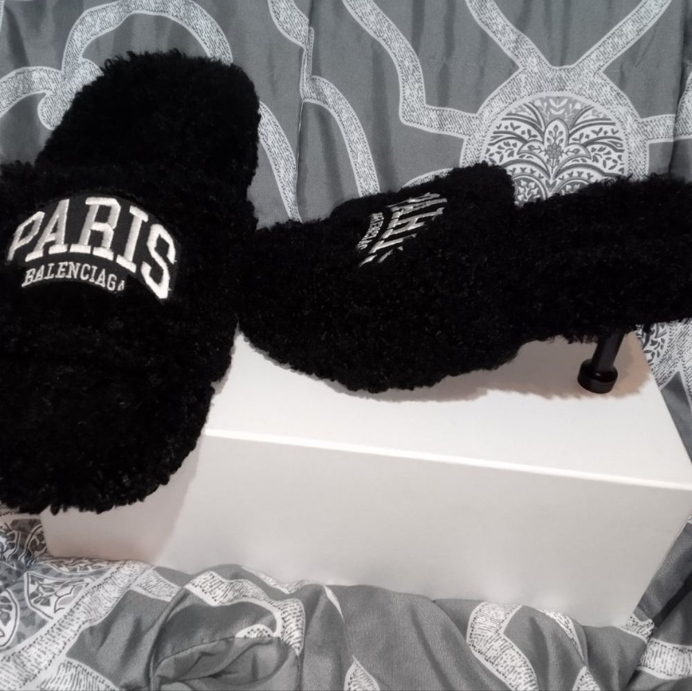 Black Furry Paris Balenciaga heel Size 51/2
